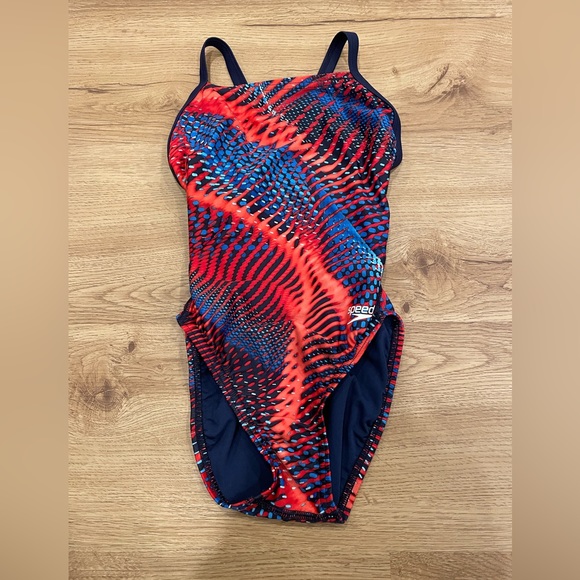 Girls Speedo Swimsuit size 20 - Picture 1 of 3